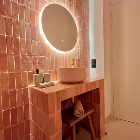 Un Cocon En Centre De 2 Personnes *