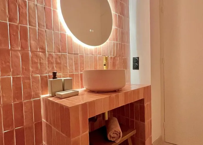 Un Cocon En Centre De 2 Personnes *